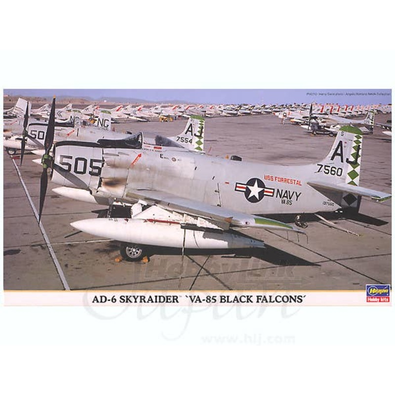 1/72 AD-6 Skyraider VA-85 Black Falcons