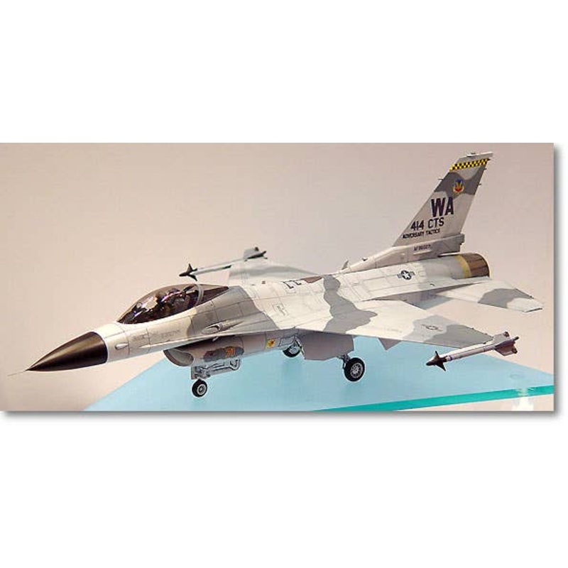 1/48 F-16C Fighting Falcon Aggressor