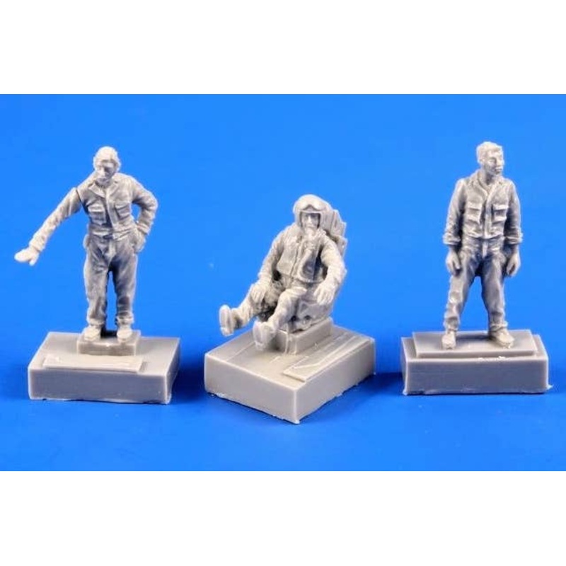 1/72 SMB-2 Fighter Pilot + Two Ground Crew (Israel Air Force)