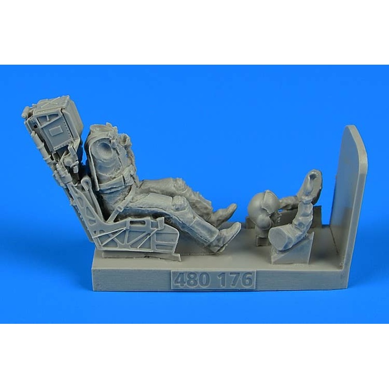 1/48 US Navy Fighter/Attack Pilot with Ejection Seat for F/A-18E/F