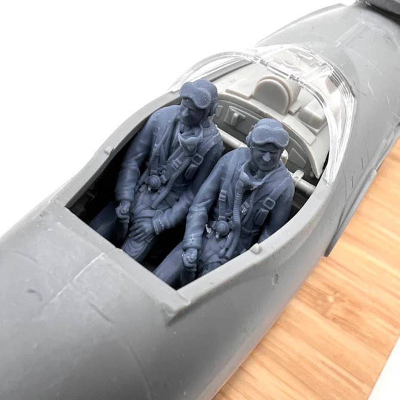 1/48 Swedish Vampire pilots with cloth helmets