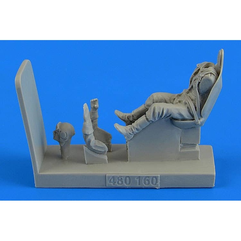 1/48 Soviet Fighter Pilot with Seat for I-153