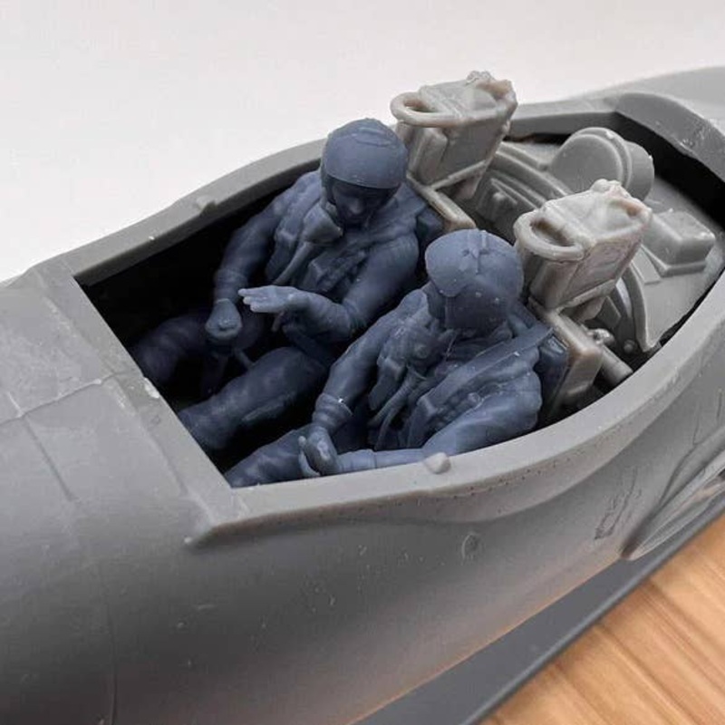 1/48 RAF Vampire pilots with MK 1A helmets