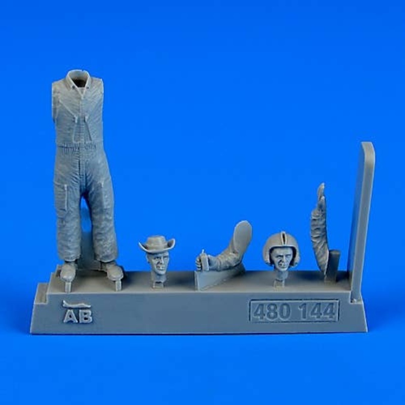 1/48 US Army Helicopter Pilot - Vietnam War 1960 - 1975