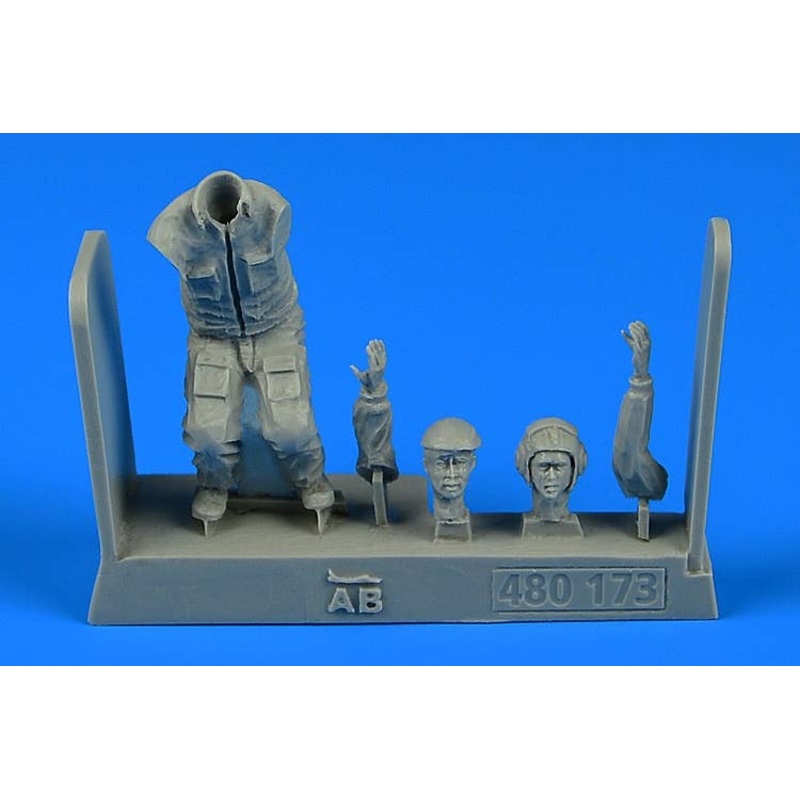 1/48 Soviet Aircraft Mechanic - The Period of The Warsaw Pact (2)