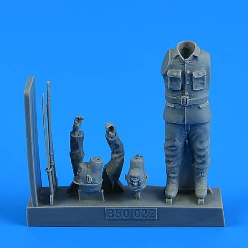 1/35 Japanese WWII Suicide Officer for the Japanese Suicide Craft Kaiten II (for Mikro Mir)
