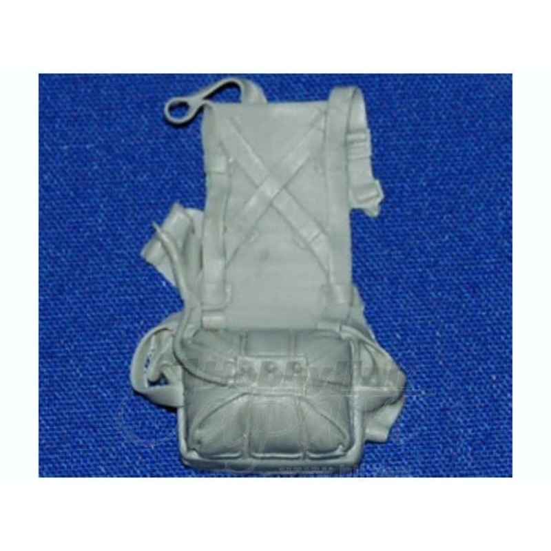 1/32 WWII Royal Air Force Parachute Pack 1