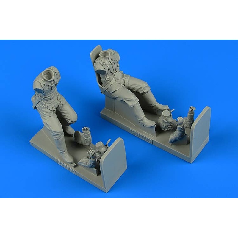 1/32 Soviet WWII Pilot And Gunner for Il-2M3 Sturmovik With Seat for Trumpeter