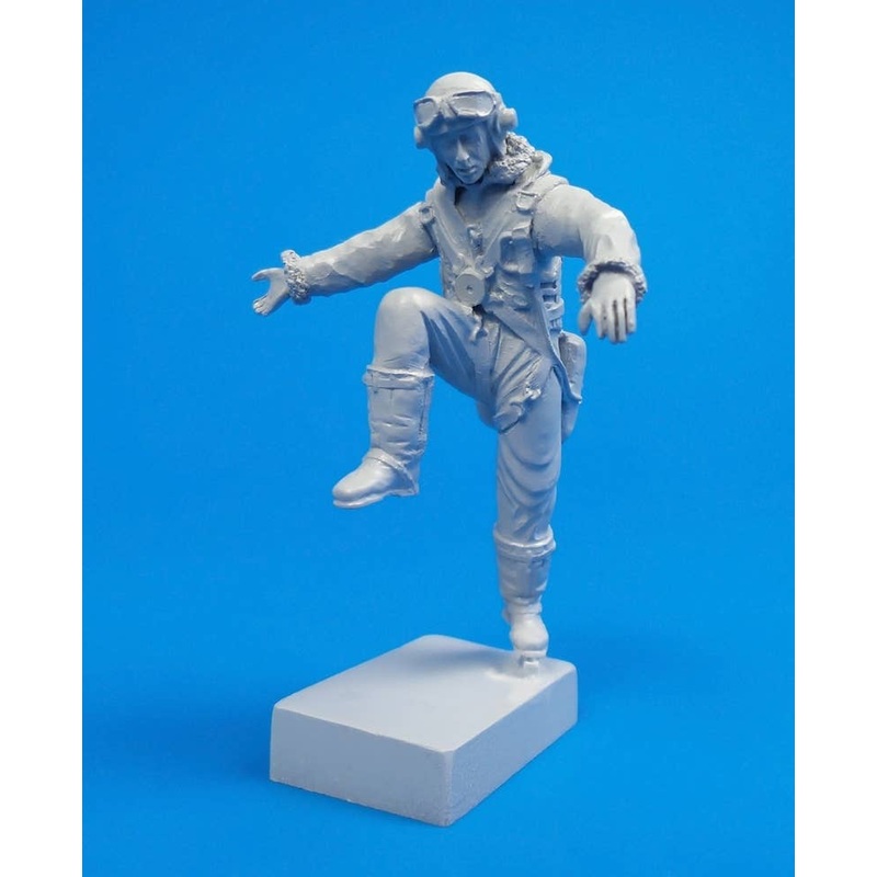 1/32 British Tempest Pilot, Climbing Out of Cockpit, for Special Hobby kit