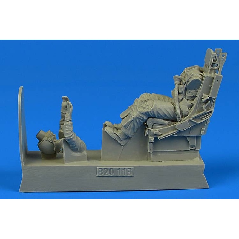 1/32 USAF Pilot for F-105 with Ejection Seat (for Trumpeter)