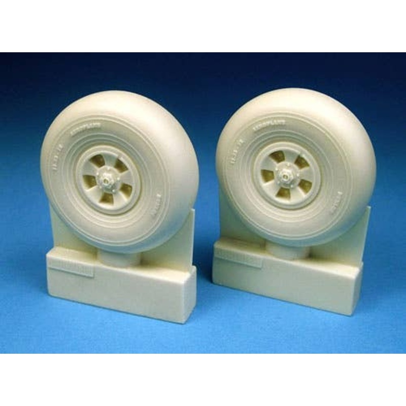 1/24 Hawker Typhoon Late Style Mainwheels (for Airfix)