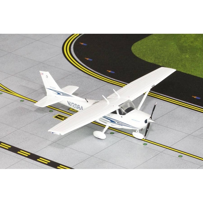 1/72 Cessna 172 Sportys Flight School N12064