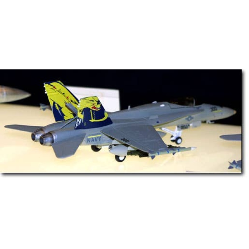 1/72 F/A-18C Hornet "Golden Dragons VFA-192"