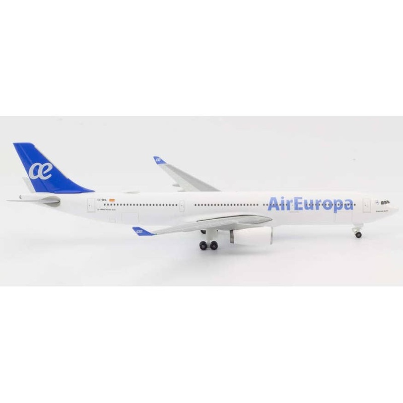 1/500 A330-300 Air Europa Francisca Acera EC-MHL
