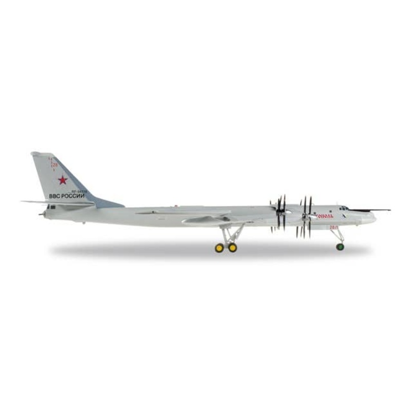 1/200 Tu-95MS Russian Air Force RF-94116 / Red 28 Sevastopol base