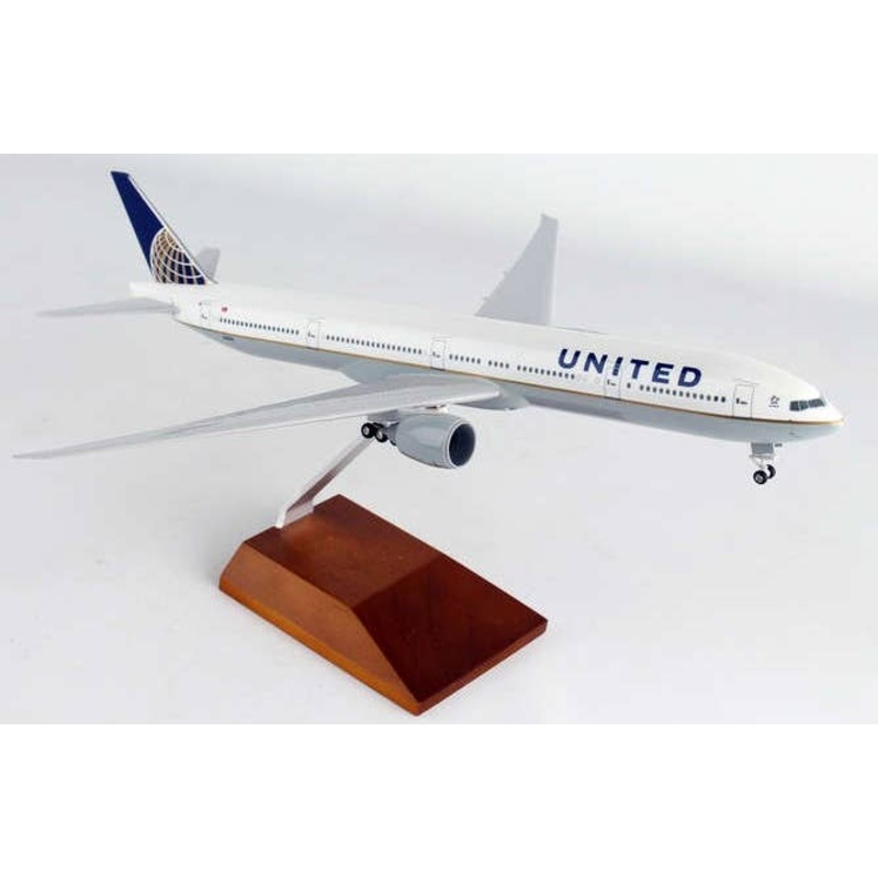 1/200 777-300 United Airlines (With Gear and Wooden Stand)