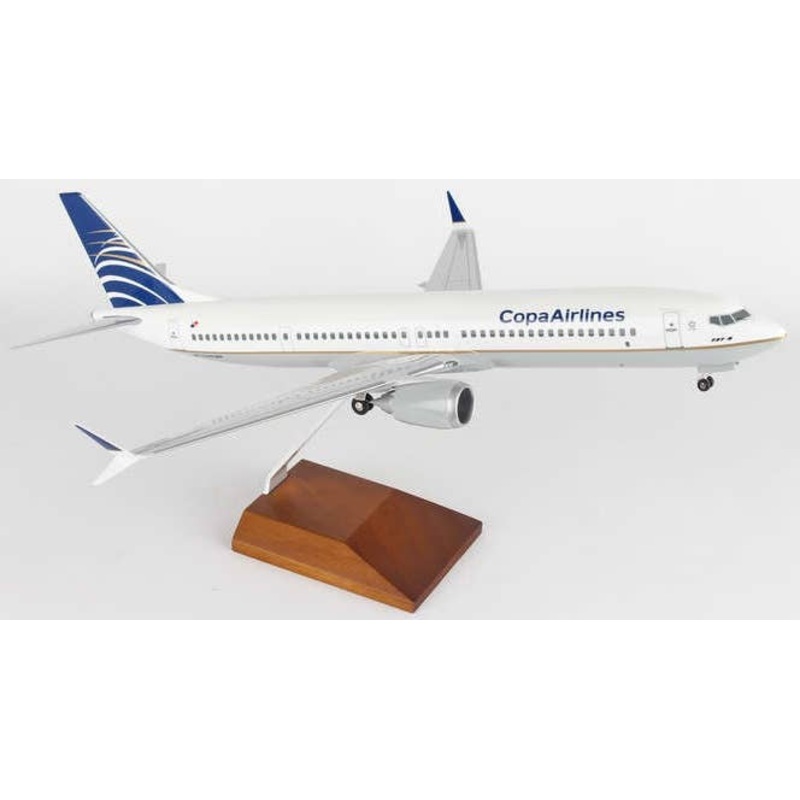 1/100 737MAX9 Copa Airlines (With Gear and Wooden Stand)